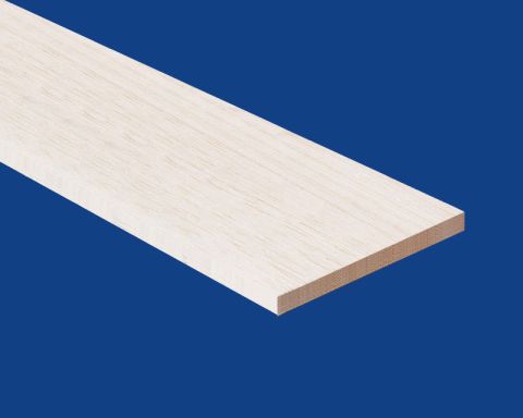 Balsa Holzplatte f&uuml;r Modellbau und Bastelprojekte auf blauem Hintergrund, ideal f&uuml;r kreative Anwendungen und leichte Konstruktionen.